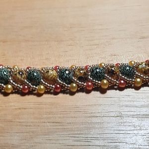 Classic and elegant bracelet with gold accents